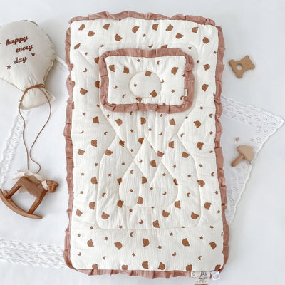 Padded baby floor mat with pillow, star and moon bear print